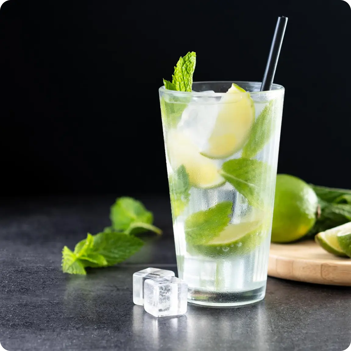 Refreshing mint mojito drink